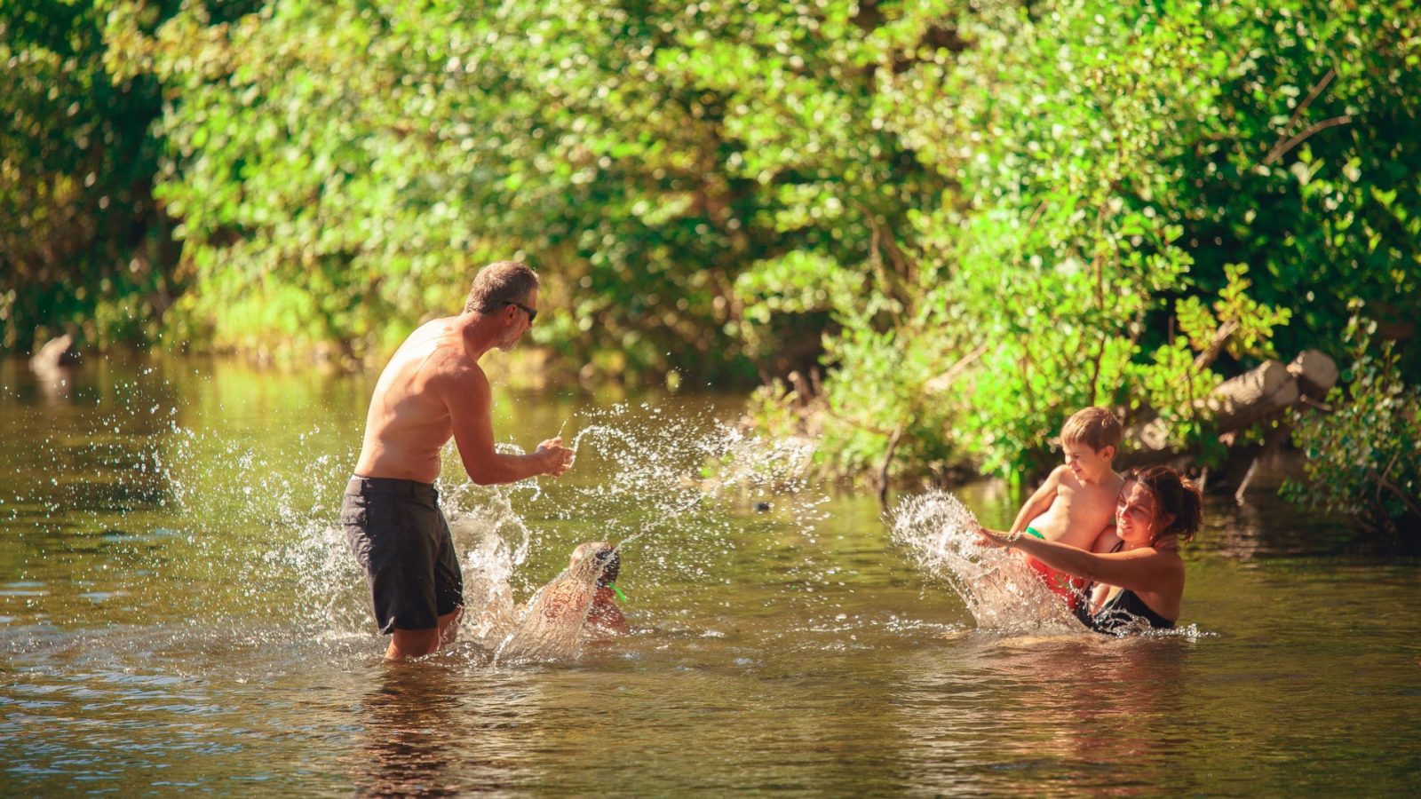 Baignade dans la rivière Orbieu