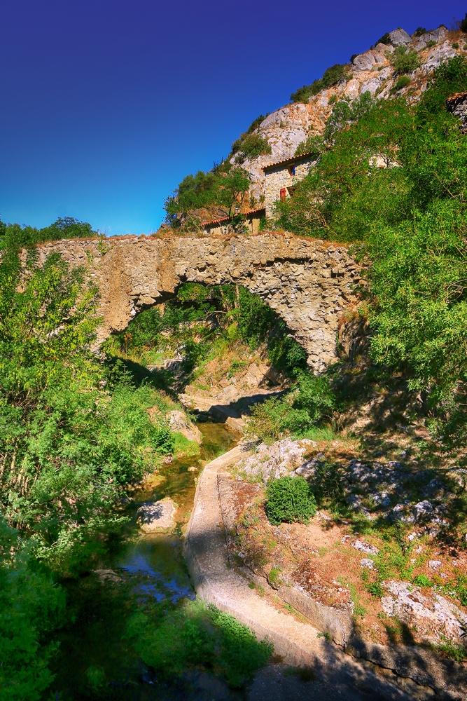 Laroque-de-Fa aqueduc