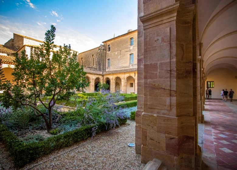 ABADIA CANONIAL DE SANTA MARIA