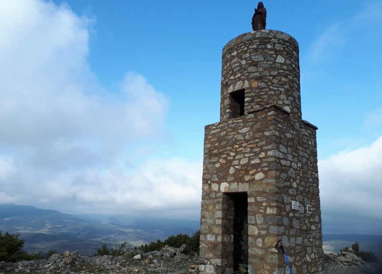 LE SENTIER CATHARE DE DURBAN CORBIÈRES À EMBRES ET CASTELMAURE