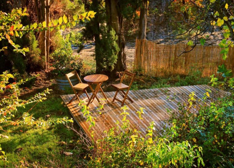 AU-DESSUS DU JARDIN
