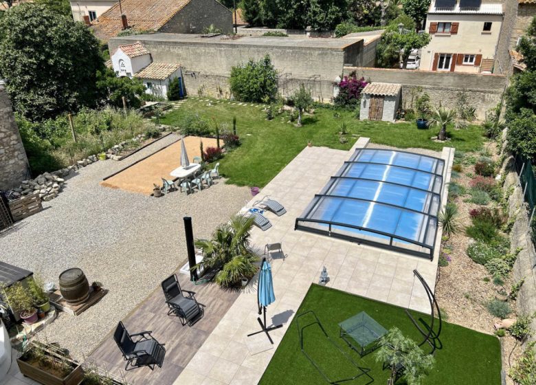 SOUS LES TOITS