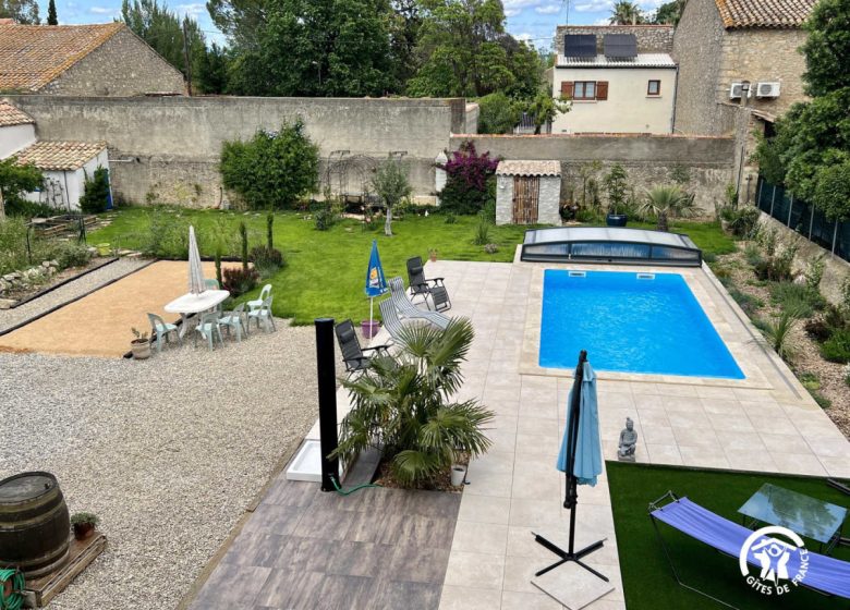 SOUS LES TOITS