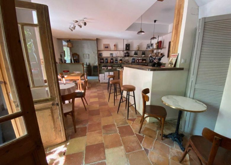 PETIT GÎTE JUMENT ROUSSE