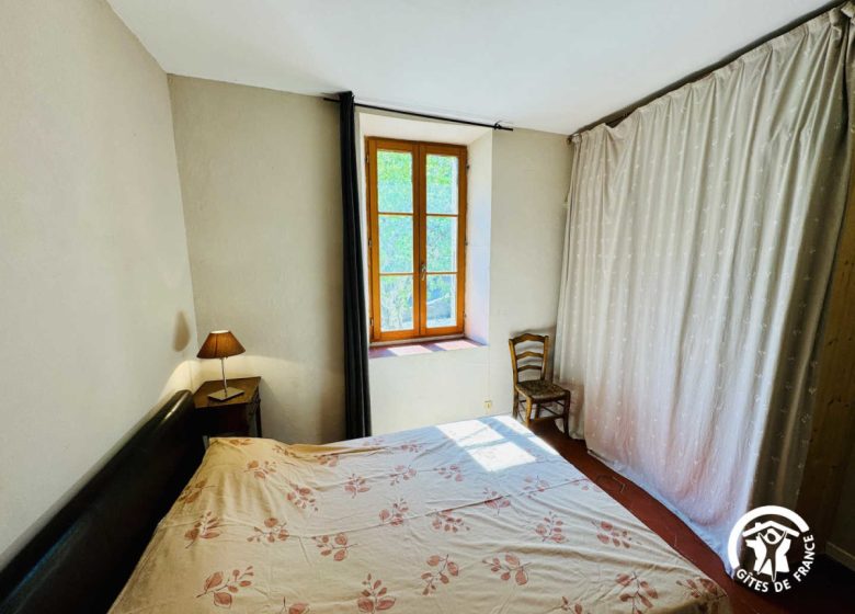 PETIT GÎTE JUMENT ROUSSE