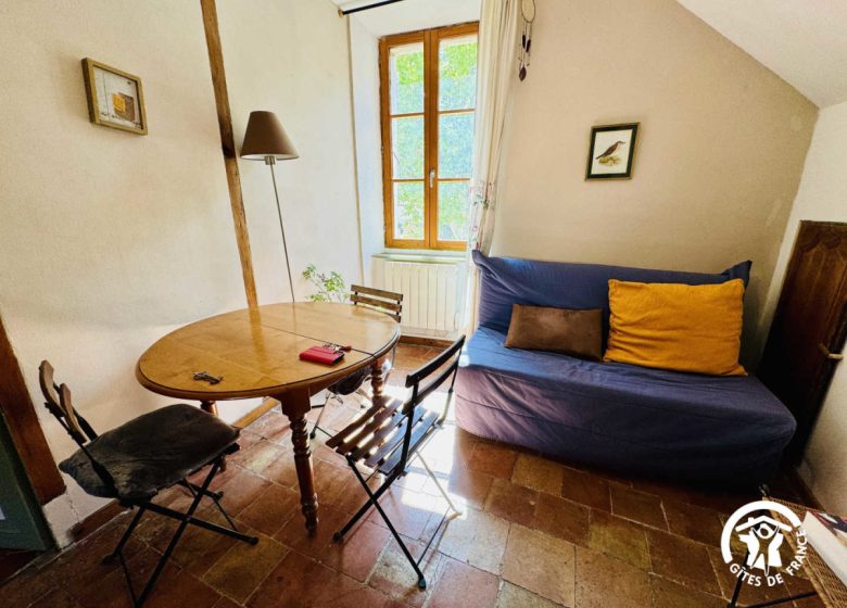 PETIT GÎTE JUMENT ROUSSE