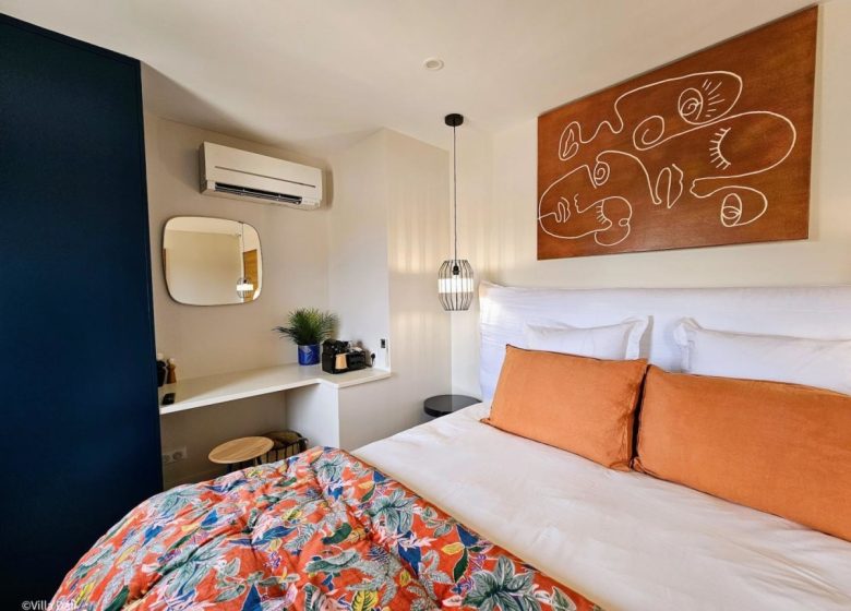 LA VILLA DALI – CHAMBRE SUPÉRIEURE ETAGE PISCINE