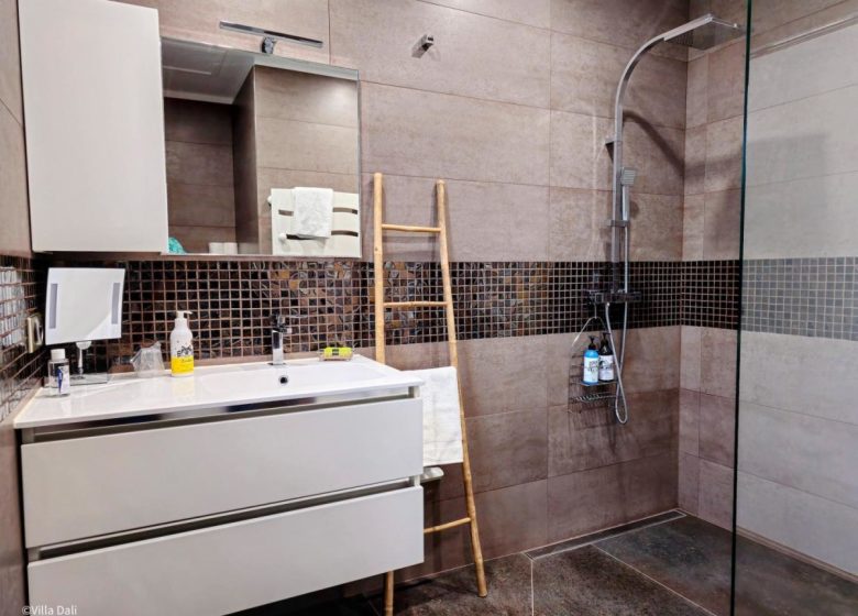 LA VILLA DALI – CHAMBRE SUPÉRIEURE RDC PISCINE
