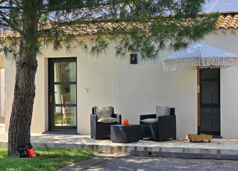 LA VILLA DALI – CHAMBRE SUPÉRIEURE RDC JARDIN
