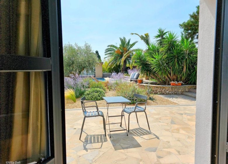 LA VILLA DALI – CHAMBRE SUPÉRIEURE RDC PISCINE