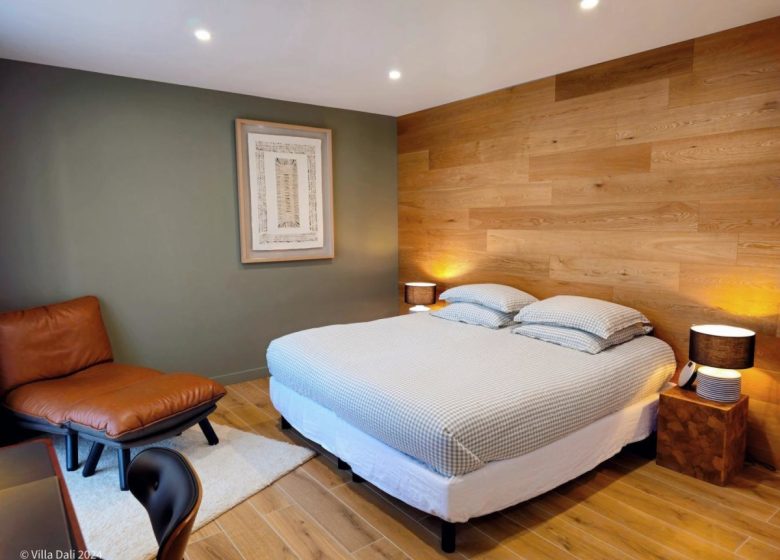 LA VILLA DALI – CHAMBRE SUPÉRIEURE RDC PISCINE