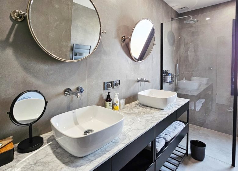 LA VILLA DALI – CHAMBRE SUPÉRIEURE ETAGE