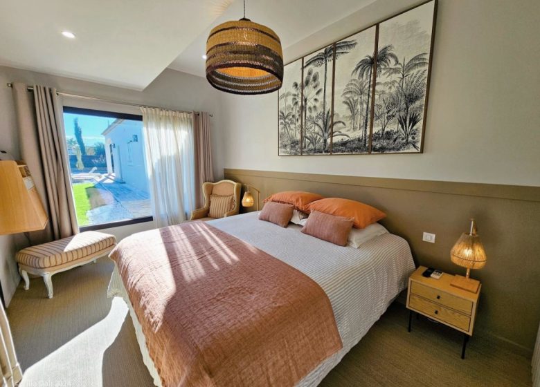 LA VILLA DALI – CHAMBRE SUPÉRIEURE RDC JARDIN