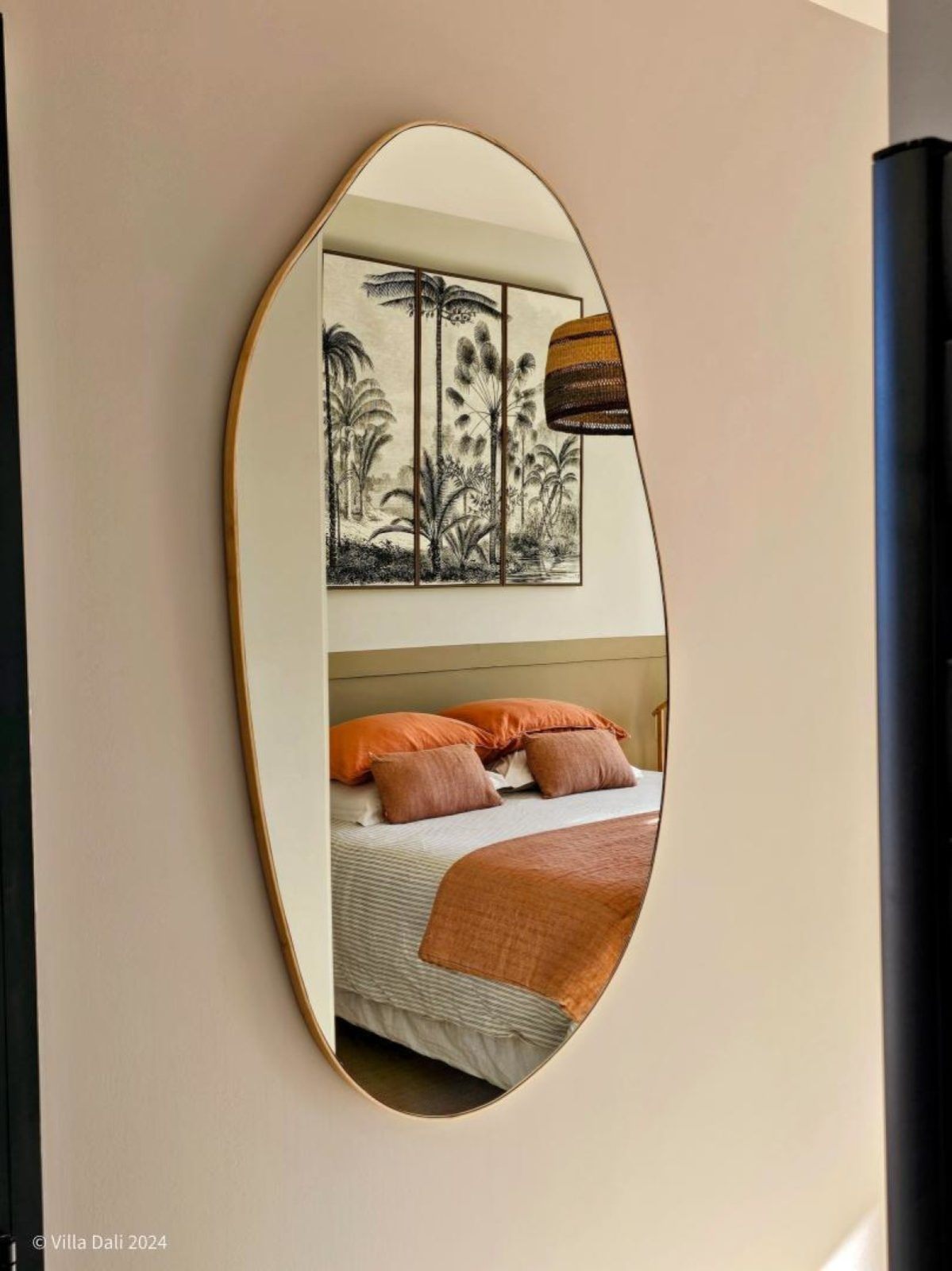 LA VILLA DALI – CHAMBRE SUPÉRIEURE RDC JARDIN