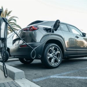 BORNE DE RECHARGE POUR VÉHICULES ÉLECTRIQUES