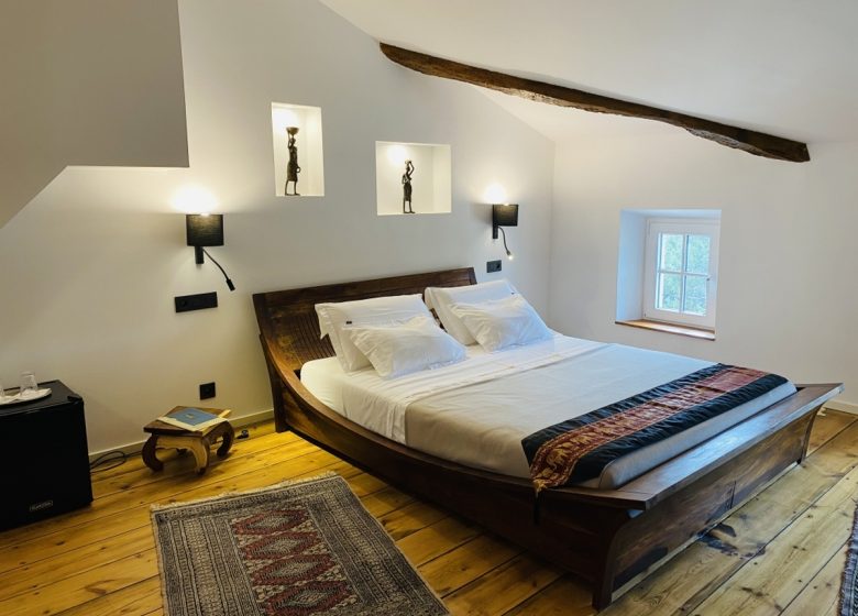 GUEST ROOMS AT THE BERGES DU LIBRE