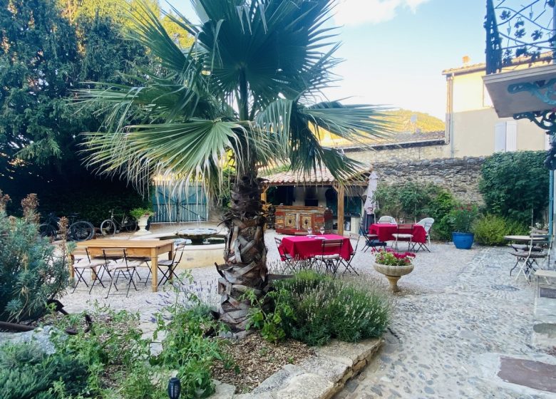 GUEST ROOMS AT THE BERGES DU LIBRE