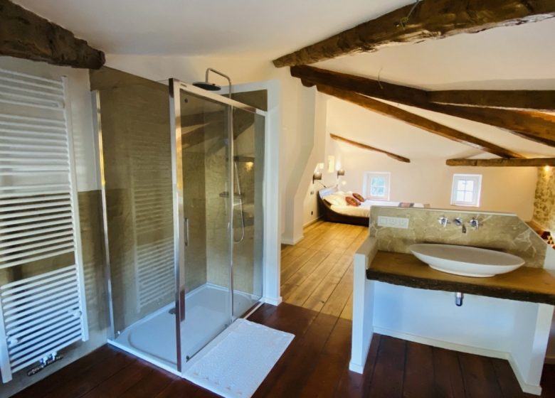 GUEST ROOMS AT THE BERGES DU LIBRE