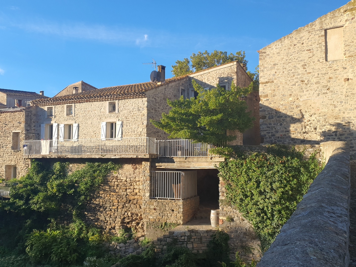 CHAMBRES D’HÔTES LA BARBACANE DE CASCASTEL