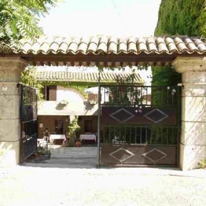 DOMAINE LES NOYERS – GITE GRENACHE