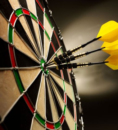 CONCOURS DE FLÉCHETTES AU BISTROT