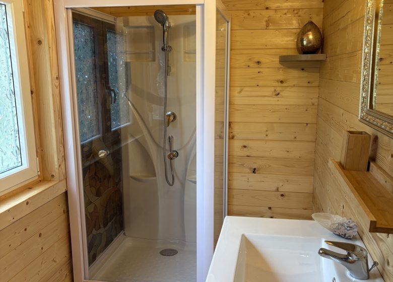 GITE L’OASIS DES CORBIERES – LE CHALET DU SANGLIER MAGIQUE