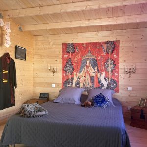 GITE L’OASIS DES CORBIERES – LE CHALET DU SANGLIER MAGIQUE