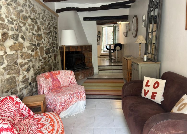 GITE LA BARBACANE DE CASCASTEL – LA MAISON DAGOBERT