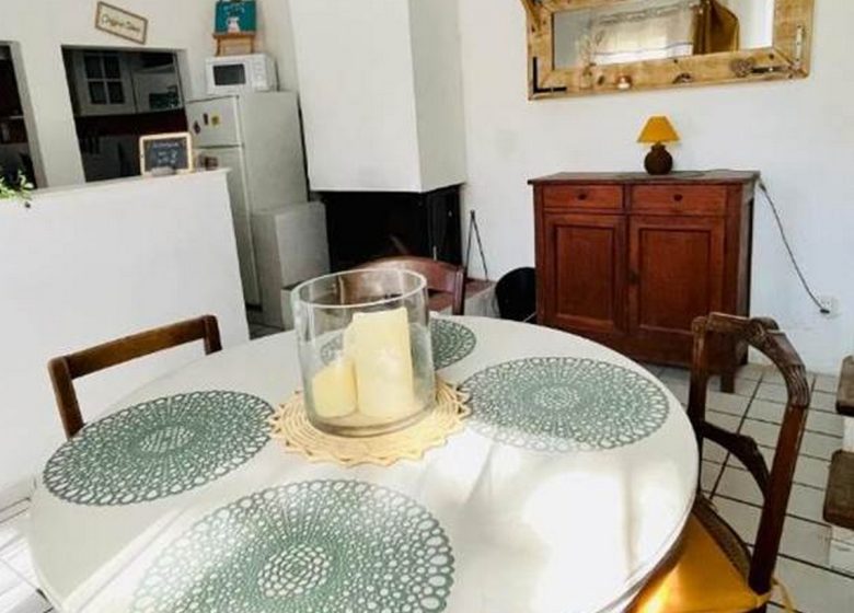 GITE LA MAISON PRÈS DE LA FONTAINE