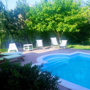 STUDIO DANS VILLA LES CIGALES