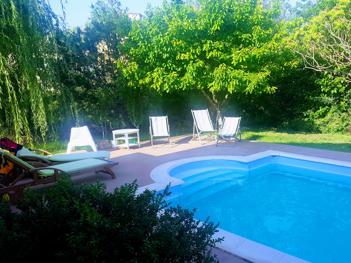 STUDIO DANS VILLA LES CIGALES