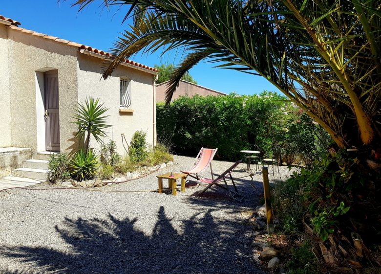 STUDIO DANS VILLA LES CIGALES