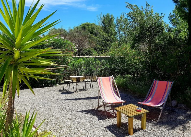 STUDIO DANS VILLA LES CIGALES