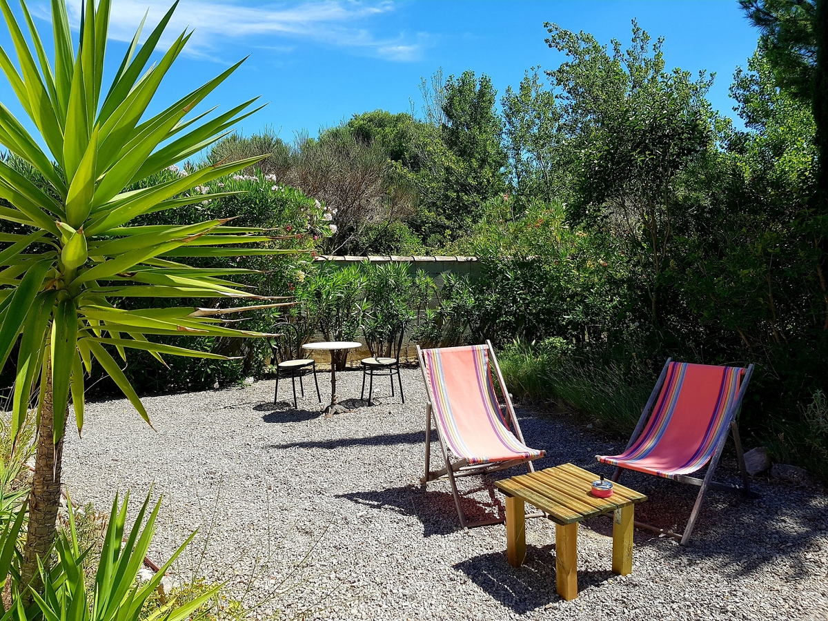 STUDIO DANS VILLA LES CIGALES