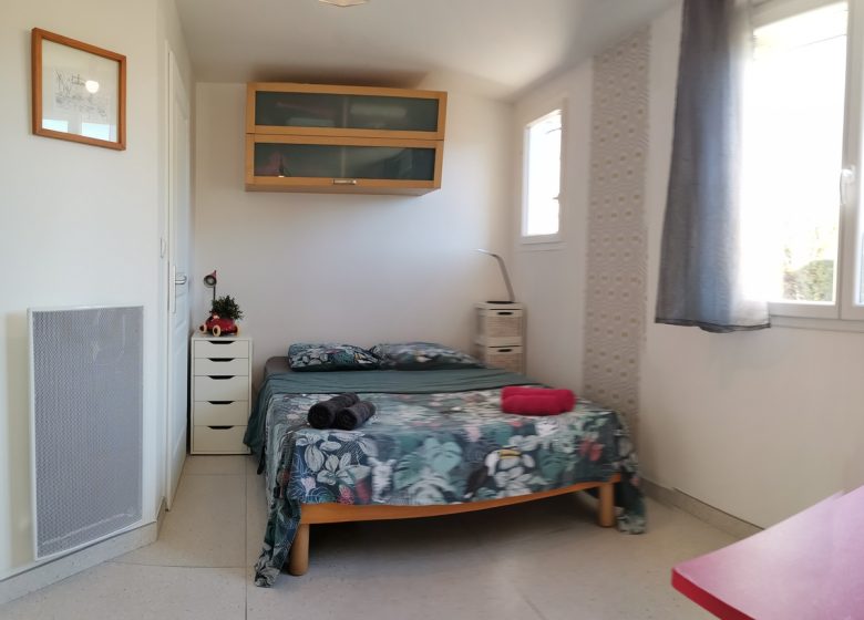 STUDIO DANS VILLA LES CIGALES