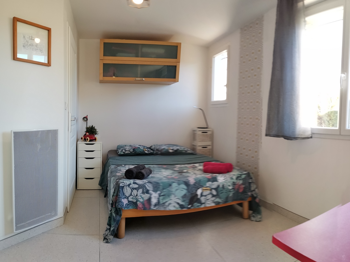 STUDIO DANS VILLA LES CIGALES