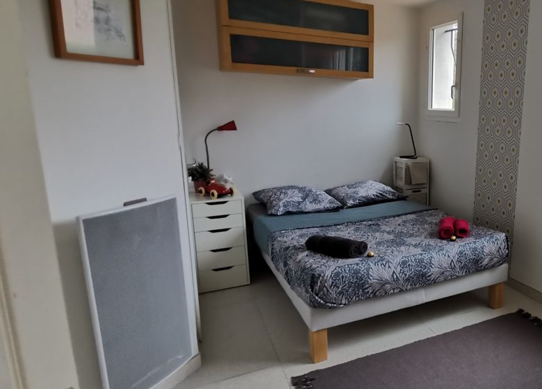 STUDIO DANS VILLA LES CIGALES