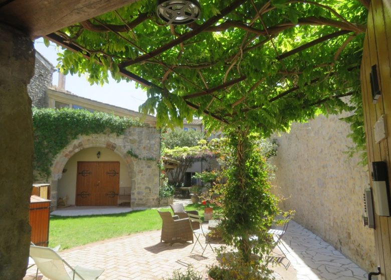 GÎTE DU TABELLION – LE GRENACHE