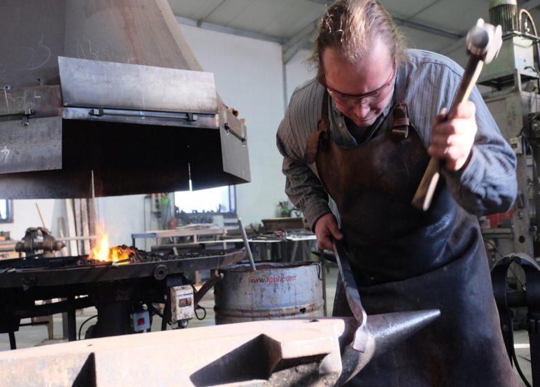 EN COULISSE, VISITE D&rsquo;UN ATELIER DE FORGE ET DÉMONSTRATION FERRONERIE
