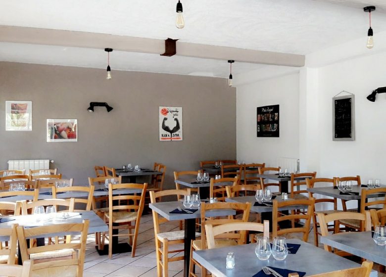 LA MESA DEL CURÉ