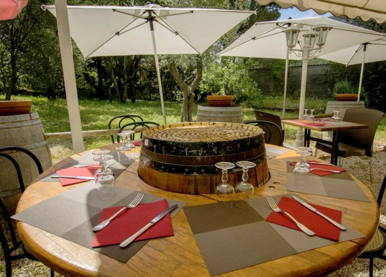 LA MESA DEL CURÉ