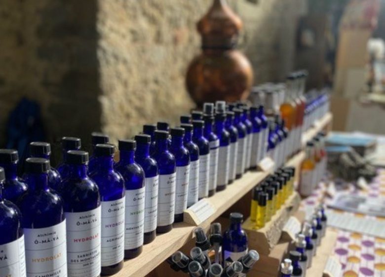 ALCHIMIE Ô-MĀ-YĀ – JARDINS DE PLANTES MÉDICINALES ET HYDROLATS ARTISANAUX