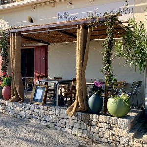 AU BORD DE L&rsquo;EAU