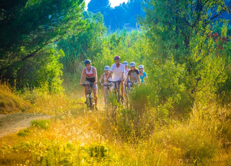 QUAT’PETITS TOURS ET PUIS REVIENT