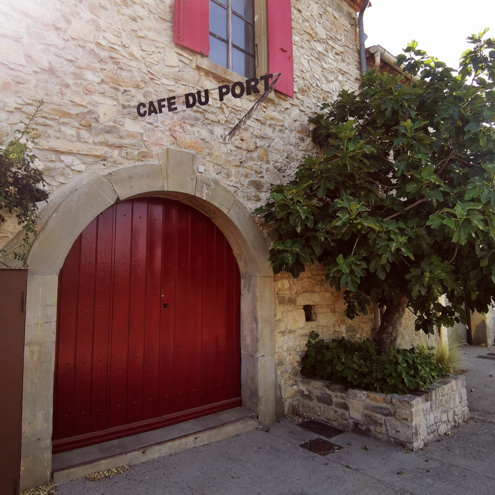 LE CAFÉ DU PORT