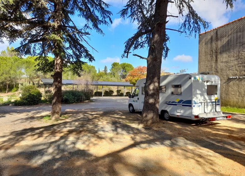 AIRE DE STATIONNEMENT POUR CAMPING-CARS